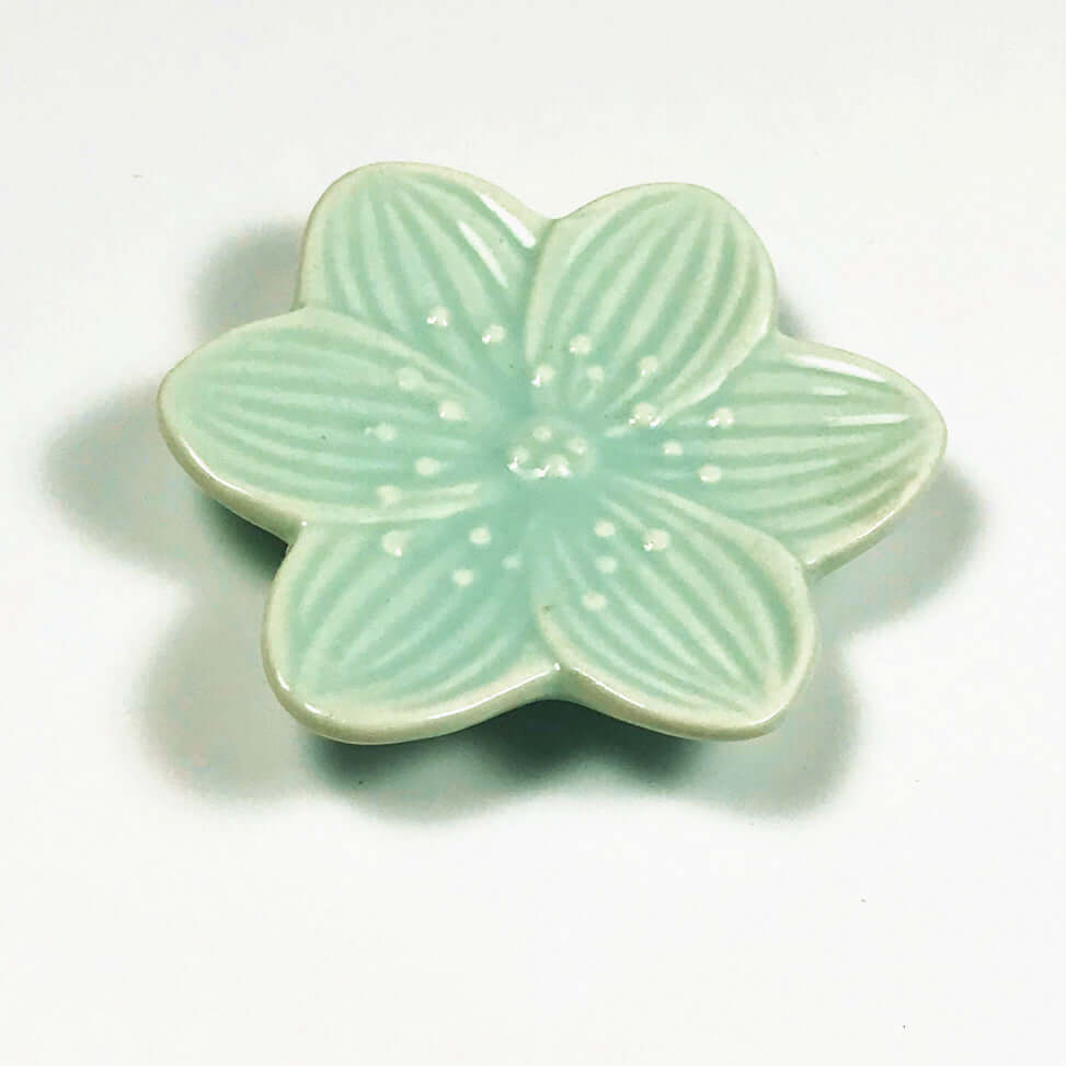 Miniature ceramic kitchen accessories, flower-shaped green ceramic plate, stylish minimalist design.