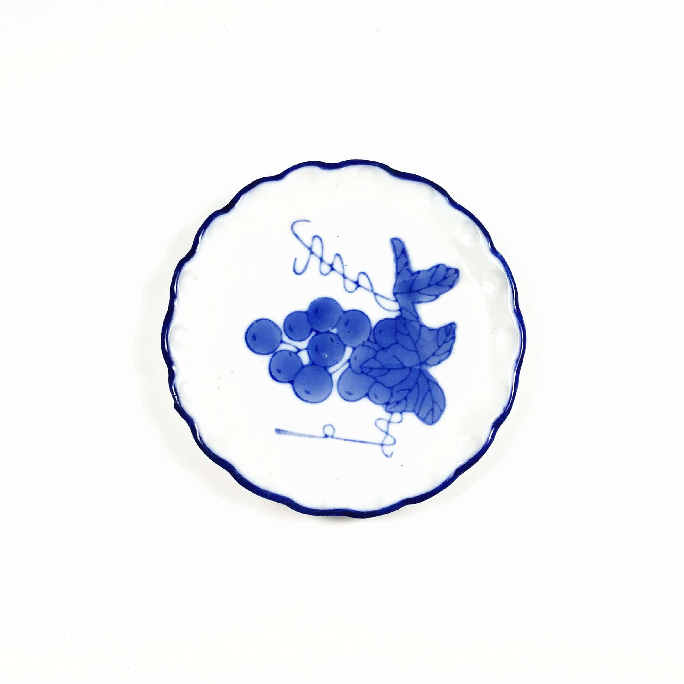 Miniature Kitchen Accessories ceramic plate with blue grape design 5-6cm in diameter